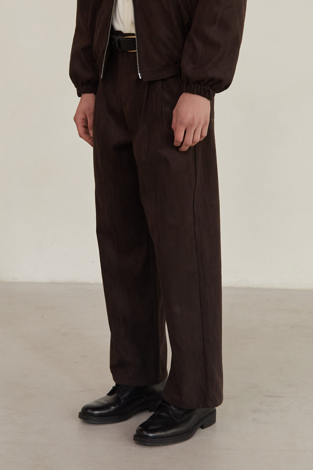 Two Tuck Texture Pants (Brown)